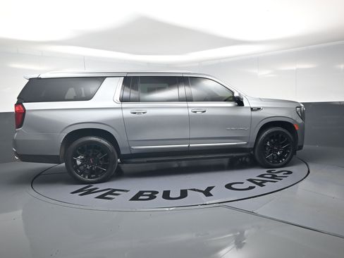 Used 2024 GMC Yukon XL Denali w/ Advanced Technology Package AWD/4WD image 10