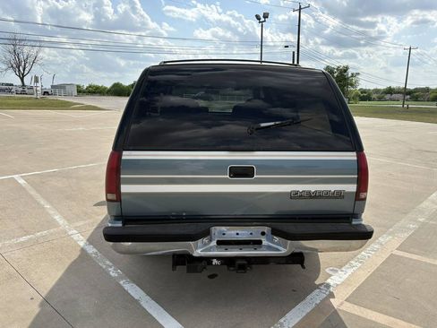 Used 1993 Chevrolet Suburban 2WD image 4
