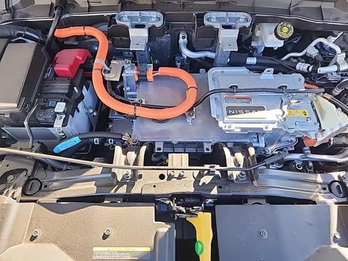 Used 2024 Nissan Ariya FWD image 2