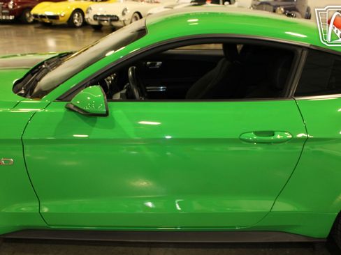 Used 2019 Ford Mustang GT RWD image 40