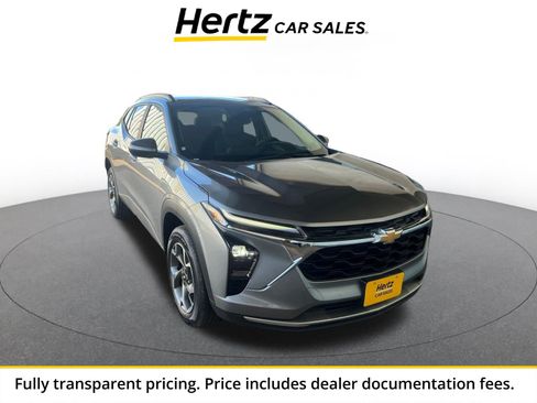 Used 2025 Chevrolet Trax LT FWD image 1