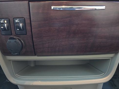 Used 2013 Toyota Sienna XLE image 36