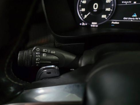 Used 2020 Volvo XC40 T4 R-Design w/ Protection Package Premier image 22