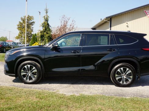 Used 2021 Toyota Highlander XLE image 26