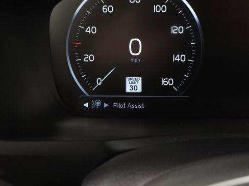 Used 2019 Volvo XC90 T5 Momentum w/ Multimedia Package AWD/4WD image 24