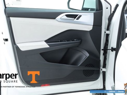 Used 2025 Volkswagen Taos SE w/ Panoramic Sunroof Package image 18