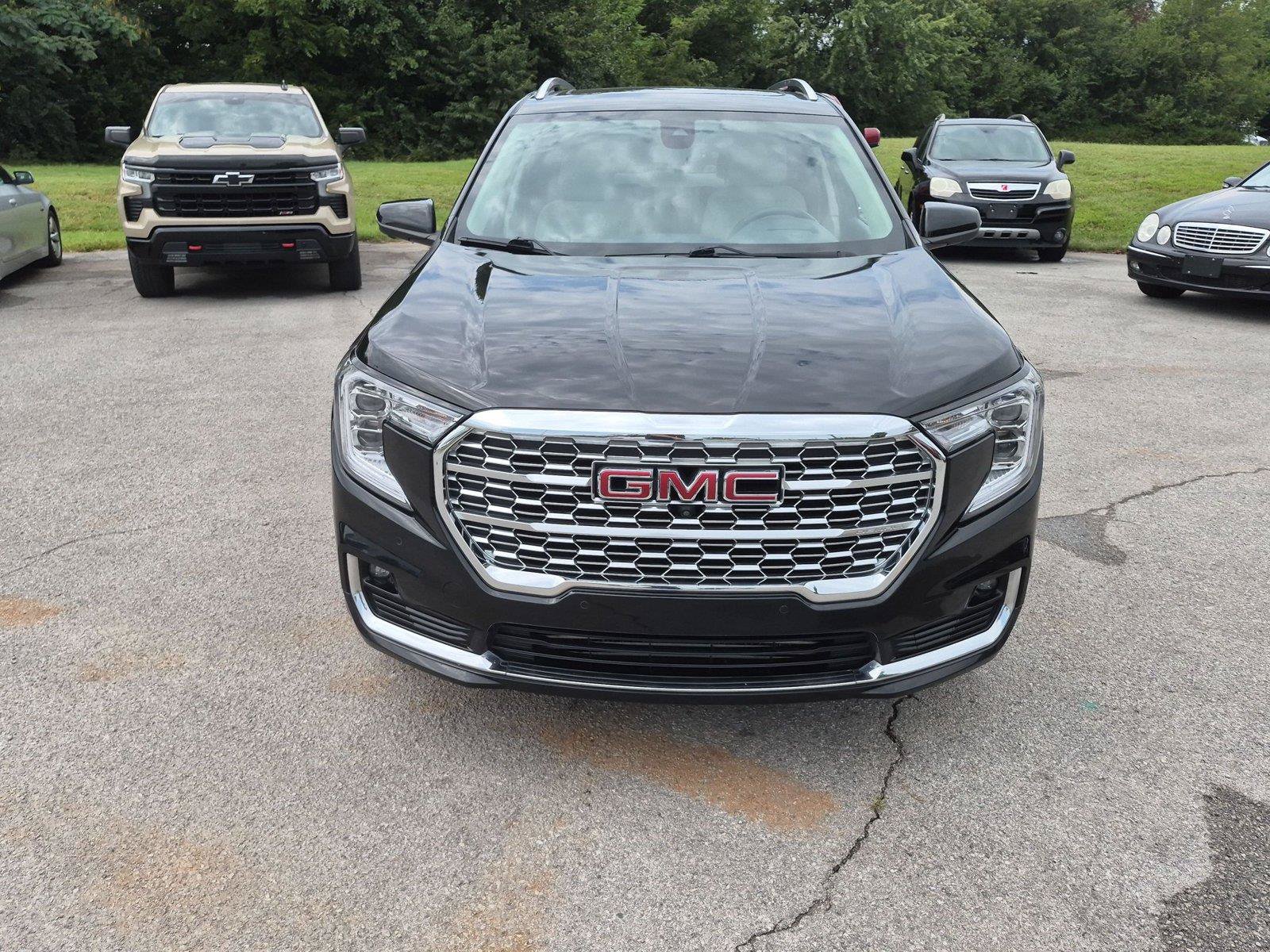 Used 2023 GMC Terrain Denali w/ Black Diamond Edition AWD/4WD image 8