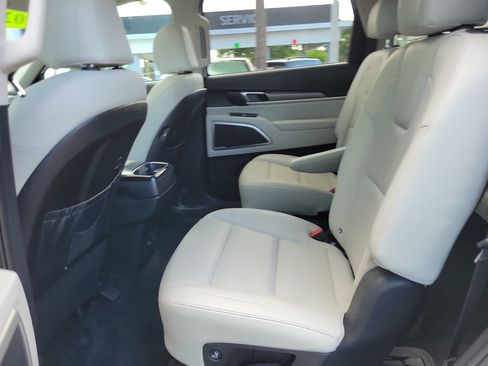 Used 2022 Kia Telluride S FWD image 7