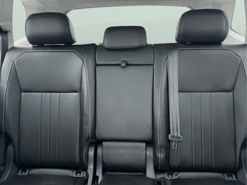 Certified 2024 Volkswagen Tiguan SE image 37