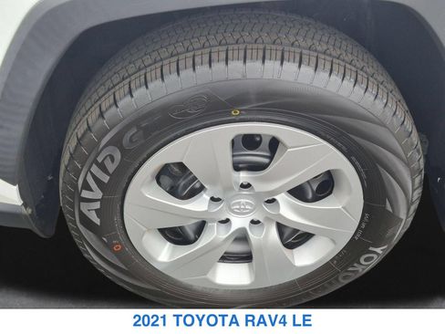Used 2021 Toyota RAV4 LE w/ Carpet Mat Package (TMS) AWD/4WD image 28