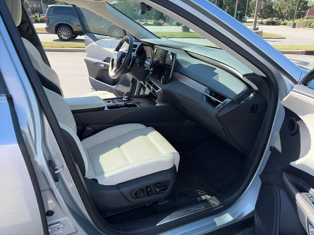 Used 2025 Lexus RX 350 AWD w/ Convenience Package image 13