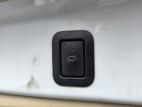 Used 2018 Toyota Highlander XLE image 15