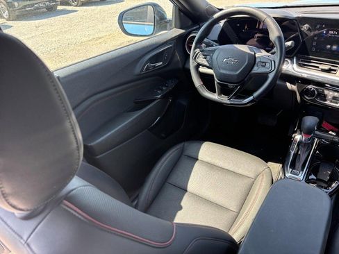 Used 2024 Chevrolet Trax RS w/ Sunroof Package image 13