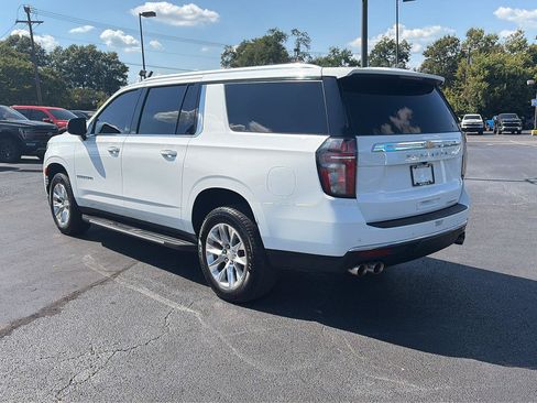 Used 2022 Chevrolet Suburban Premier AWD/4WD image 3