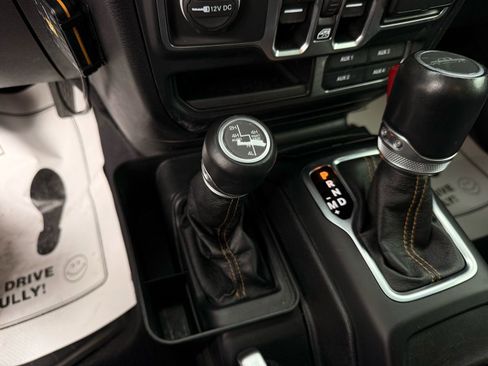 Used 2021 Jeep Gladiator Overland AWD/4WD image 49