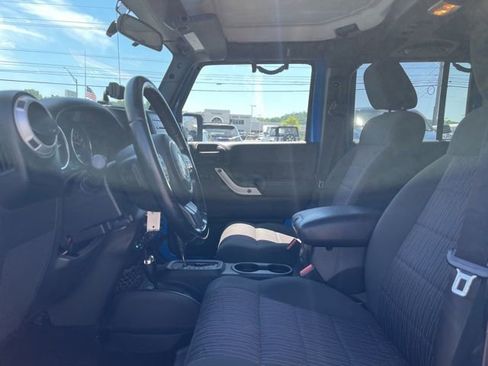 Used 2011 Jeep Wrangler Unlimited Sahara w/ Dual Top Group AWD/4WD image 13