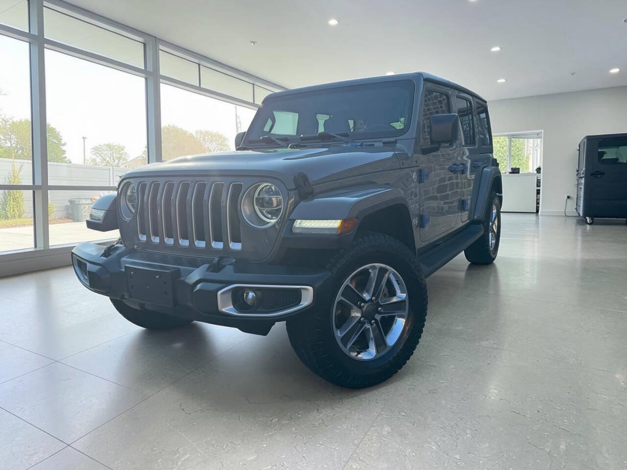 Used 2018 Jeep Wrangler Unlimited Sahara w/ LED Lighting Group AWD/4WD image 1
