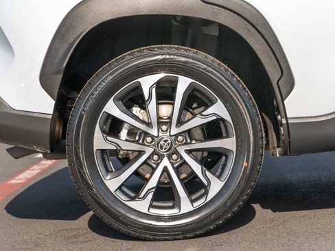 Certified 2025 Toyota Corolla Cross XLE FWD image 13