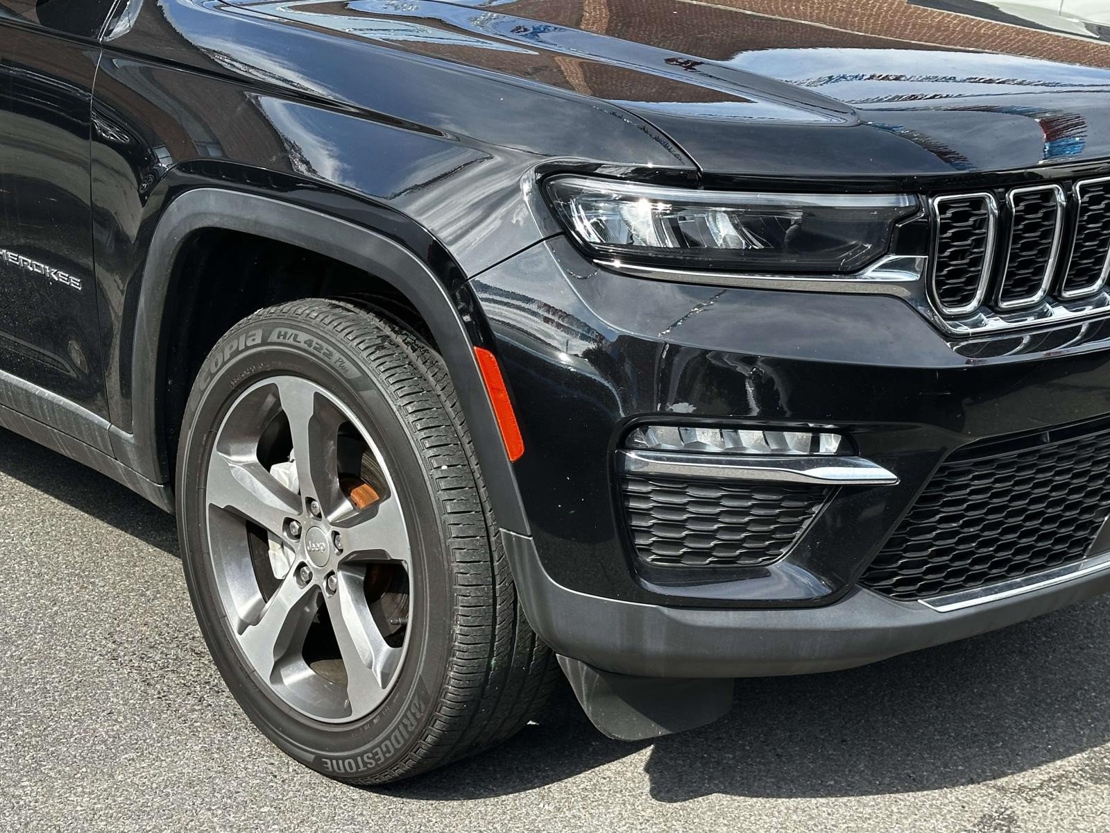 Used 2023 Jeep Grand Cherokee Limited AWD/4WD image 9