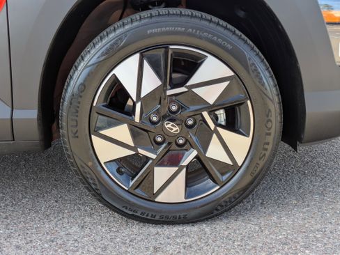 Used 2025 Hyundai Kona SEL image 9