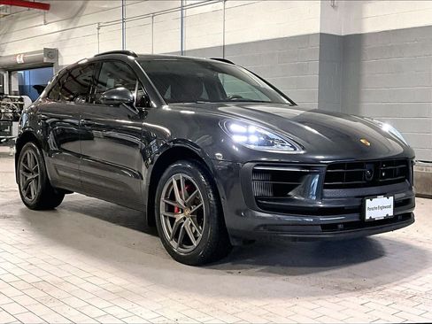 Certified 2023 Porsche Macan S image 7