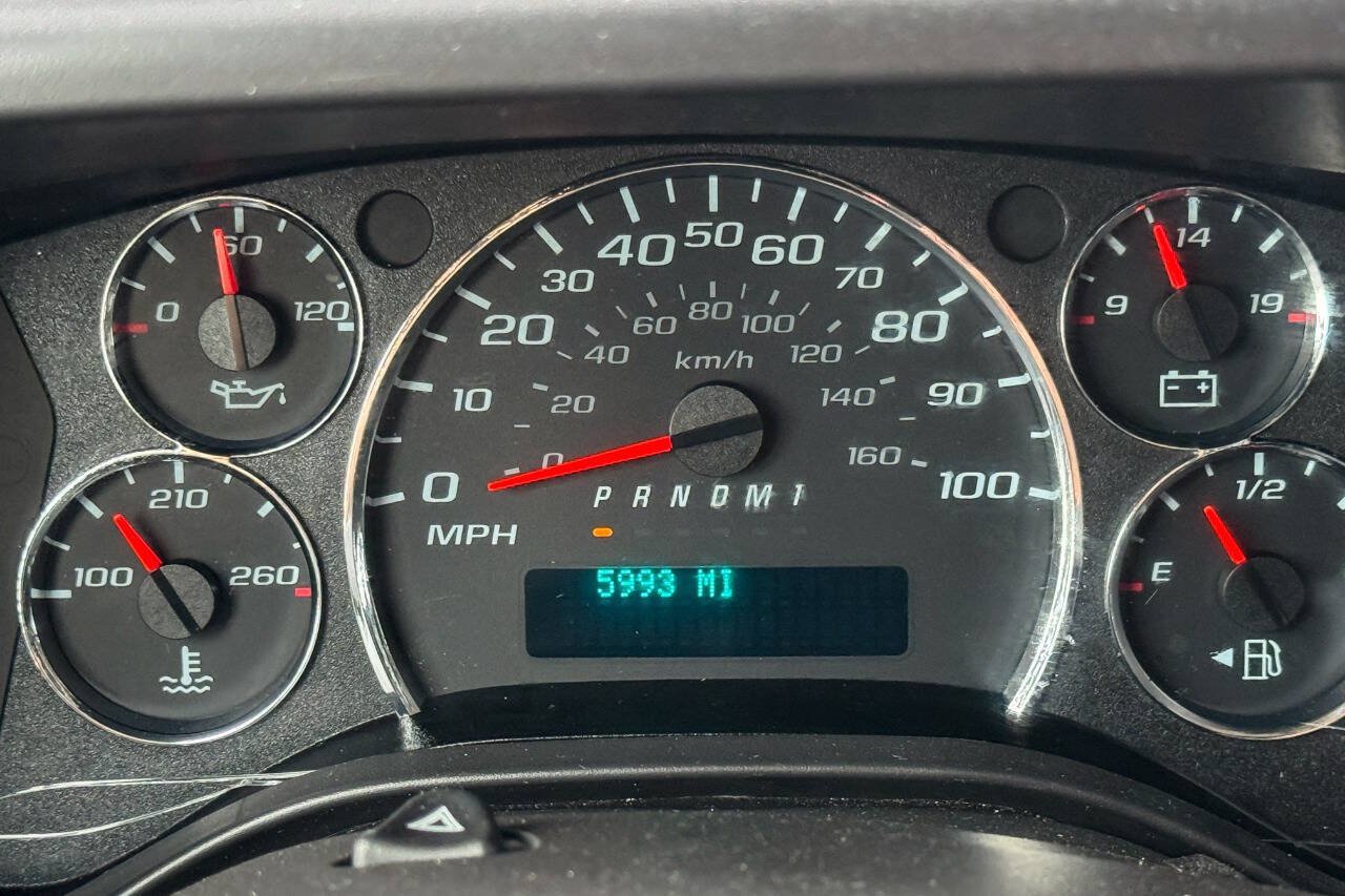 Used 2025 Chevrolet Express 2500 w/ Driver Convenience Package RWD image 24