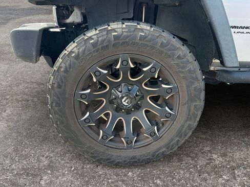 Used 2018 Jeep Wrangler Unlimited Rubicon w/ Cold Weather Group AWD/4WD image 8