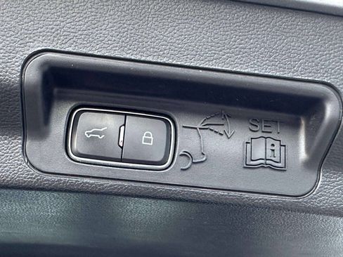 Used 2020 Ford Explorer Limited AWD/4WD image 37