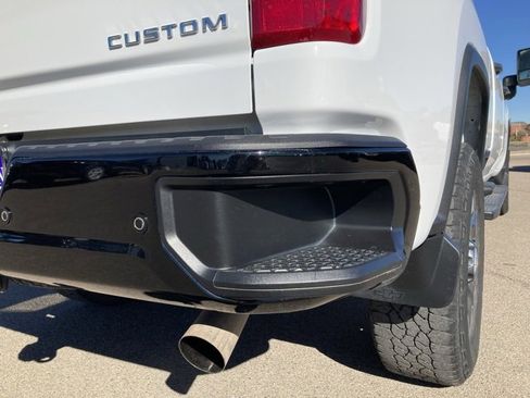 Used 2024 Chevrolet Silverado 2500 Custom w/ Custom Value Package image 9