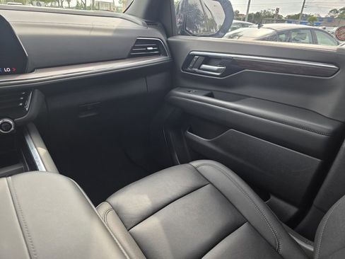 Used 2025 Chevrolet Suburban Z71 AWD/4WD image 15