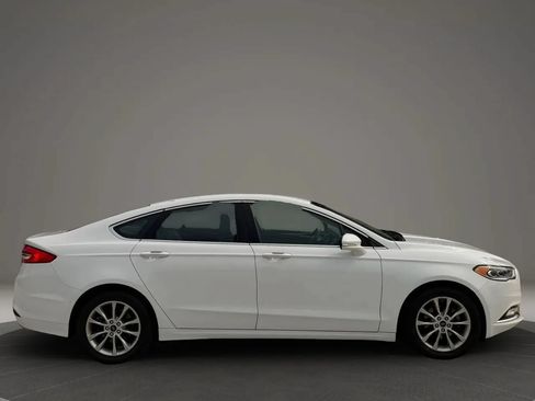 Used 2017 Ford Fusion SE w/ Fusion SE Technology Package FWD image 8