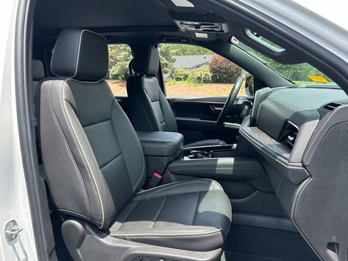 Used 2025 Chevrolet Suburban Premier w/ Sun And Tow Package AWD/4WD image 54