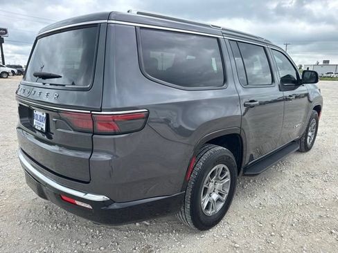 Used 2024 Jeep Wagoneer 4WD image 5
