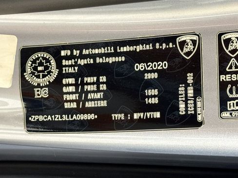 Used 2020 Lamborghini Urus image 44