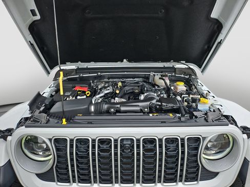 Used 2025 Jeep Wrangler Unlimited Sahara w/ Safety Group AWD/4WD image 39