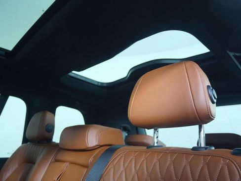 Certified 2025 BMW X7 M60i image 16