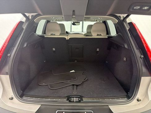 Used 2023 Volvo XC40 B5 Ultimate AWD/4WD image 19
