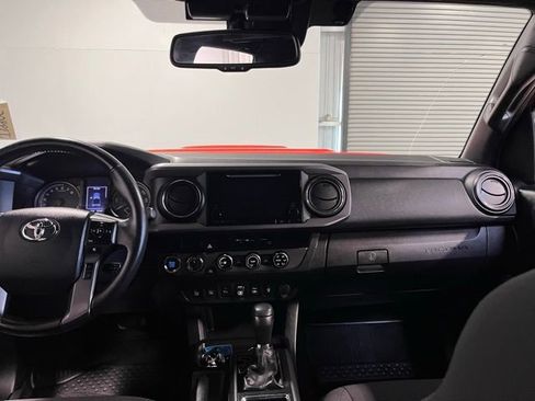 Used 2018 Toyota Tacoma TRD Sport w/ Technology Package image 20