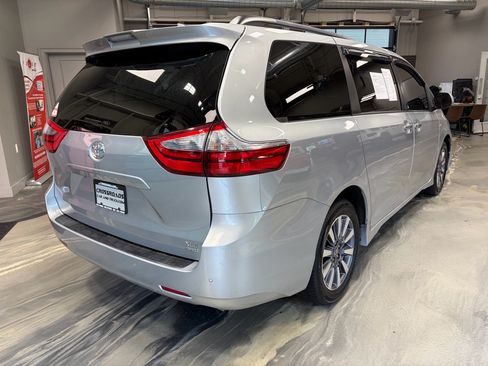 Used 2020 Toyota Sienna XLE Premium AWD/4WD image 36