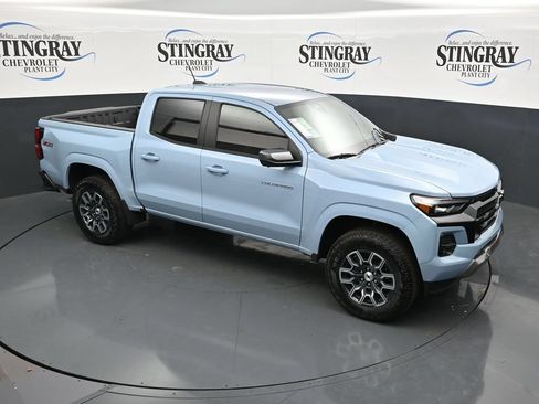 Used 2025 Chevrolet Colorado Z71 w/ Technology Package AWD/4WD image 18