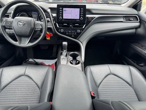 Used 2024 Toyota Camry SE image 11