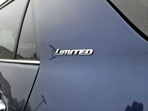 Used 2017 Toyota 4Runner Limited w/ Convenience Package AWD/4WD image 4