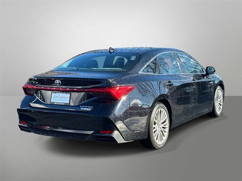 Used 2021 Toyota Avalon Limited image 26