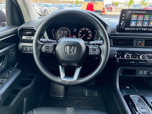 Used 2024 Honda Pilot Touring image 15