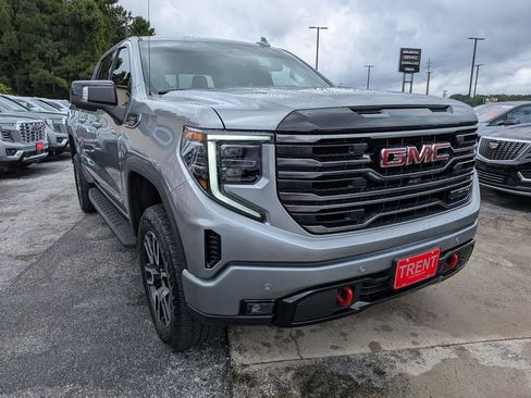 Used 2025 GMC Sierra 1500 AT4 w/ AT4 Premium Package AWD/4WD image 5