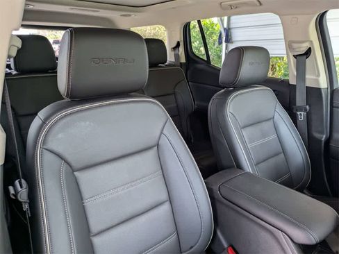 Used 2023 GMC Acadia Denali w/ Black Diamond Edition image 6