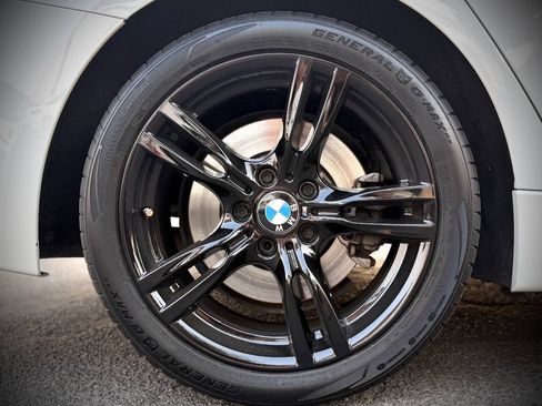 Used 2018 BMW 330i Sedan w/ M Sport Package RWD image 19