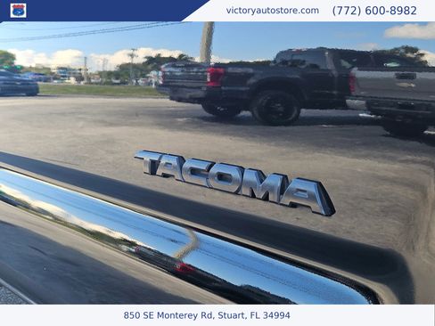 Used 2014 Toyota Tacoma PreRunner w/ SR5 Package image 11