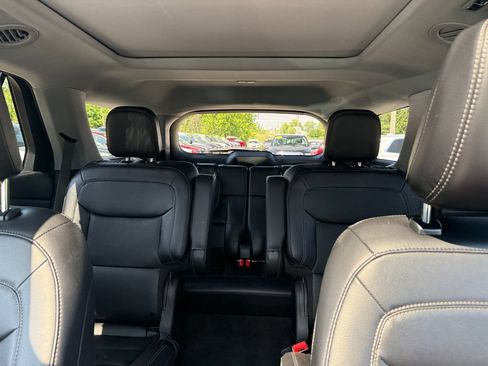 Used 2024 Ford Explorer Limited w/ Limited Technology Package AWD/4WD image 24