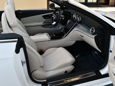 Used 2025 Mercedes-Benz CLE 300 4MATIC Cabriolet image 64